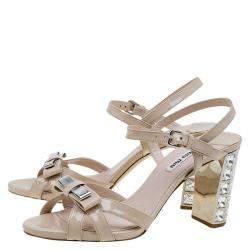 Pre Owned صندل ميو ميو جلد بيج لامع كعب كريستال مقاس 38.5