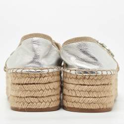 Pre Owned حذاء فلات ميو ميو مزخرف بكريستال و بنعل سميك إسبادريل جلد ذهبي ميتاليك مقاس 38