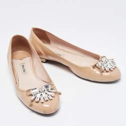 مملوكة مسبقًا Miu Miu Beige Patent Leather Crystal Embellished Ballet Flats Size 38