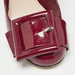 مملو�كة مسبقًا Miu Miu Burgundy Patent Leather Buckle Detail Block Heel Pumps Size 36