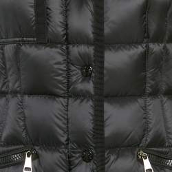 مملوكة مسبقًا Moncler Black Fur Trim Nylon Down Coat S