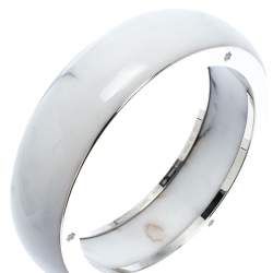 Pre Owned Montblanc Les Aimants by Charlotte Casiraghi White Resin Sterling Silver Bangle Bracelet Size 64
