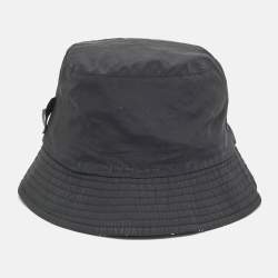 مملوكة مسبقًا قبعة دلو موسكينو بطباعة زرقاء/بيضاء متوسطة الحجم بتأثير "تاي داي"