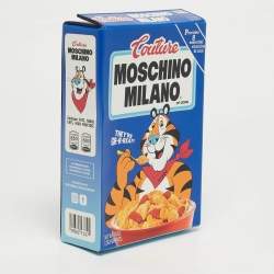 مملوكة مسبقًا Moschino Tony The Tiger Edition Cereal Box Blue Leather Clutch