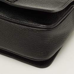 Pre Owned حقيبة كتف موسكينو شعار قلاب جلد أسود