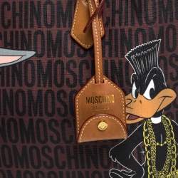 مملوكة مسبقًا Moschino Brown Bugs Bunny and Duffy Duck Printed Shopper Tote