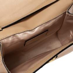 Pre Owned حقيبة كلتش موسكينو حمالة معصم قلاب جلد بيج