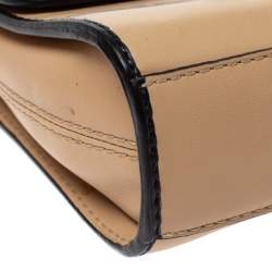 Pre Owned حقيبة كلتش موسكينو حمالة معصم قلاب جلد بيج