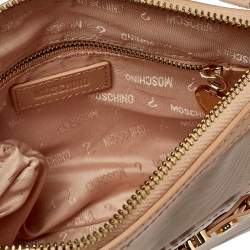 مملوكة مسبقًا Moschino Beige Pleated Fabric And Leather Logo Pouch Clutch