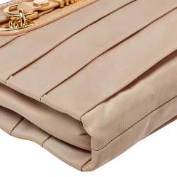 مملوكة مسبقًا Moschino Beige Pleated Fabric And Leather Logo Pouch Clutch