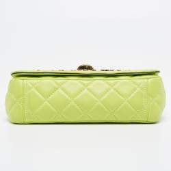 Pre Owned حقيبة كتف مو سكينو جلد مبطن أخضر نيون مزين بالشعار وقلاب