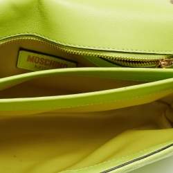 Pre Owned حقيبة كتف موسكينو جلد مبطن أخضر نيون مزين بالشعار وقلاب