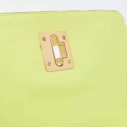 Pre Owned حقيبة كتف موسكينو جلد مبطن أخضر نيون مزين بالشعار وقلاب