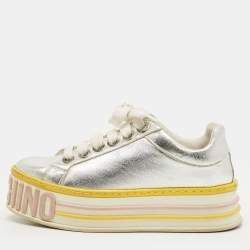 مملوكة مسبقًا Moschino Size 37 Silver Leather Platform Lace Up Sneakers