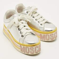 مملوكة مسبقًا Moschino Size 37 Silver Leather Platform Lace Up Sneakers