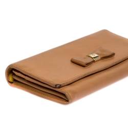 Pre Owned Mulberry Beige Leather Bow Continental Wallet