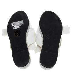 مملوكة مسبقًا N°21 White Patent Leather Knotted Flat Slides Size 38
