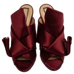 مملوكة مسبقًا  N21 Burgundy Satin Knot Open Toe Sandals Size 39