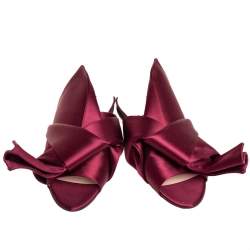 Pre Owned صندل سلايد فلات إن21 مزين عقده ساتان عنابي مقاس 39