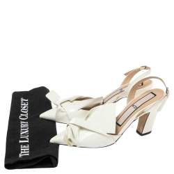 مملوكة مسبقًا صندل إن21 فتحة كعب عقدة جلد لامع كريمى مقاس 38