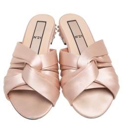 Pre Owned صندل سلايد إن 21 ساتان بيج بعقدة كعب مزين مقاس 40