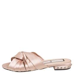 Pre Owned صندل سلايد إن 21 ساتان بيج بعقدة كعب مزين مقاس 40