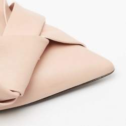 مملوكة مسبقًا حذاء كعب عالي N° 21 أبستراكت جلد بيج مزين فيونكة ومقدمة مدببة مقاس 39