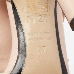 مملوكة مسبقًا حذاء كعب عالي N° 21 أبستراكت جلد بيج مزين فيونكة ومقدمة مدببة مقاس 39