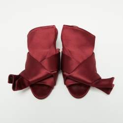 Pre Owned حذاء مولز Nº21  ساتان عنابي نمط عقدة مقاس 39