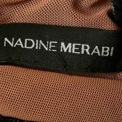 مملوكة مسبقًا جمبسوت نادين مرعبي محبوك أسود بنقشة مزين بالترتر والمخمل بتفاصيل من الريش مقاس وسط - ميديم