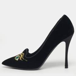 مملوكة مسبقًا Nicholas Kirkwood Size 35.5 Black Velvet Eye Motif Pointed Toe Pumps