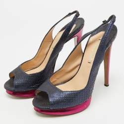 مملوكة مسبقًا حذاء كعب عالي نيكولاس كيركوود بحزام خلفي مقدمة مفتوحة دانتيل مقصوص بالليزر وكعب مغطى بلؤلؤ أزرق بحري/كريمي مقاس 39