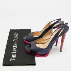 مملوكة مسبقًا حذاء كعب عالي نيكولاس كيركوود بحزام خلفي مقدمة مفتوحة دانتيل مقصوص بالليزر وكعب مغطى بلؤلؤ أزرق بحري/كريمي مقاس 39