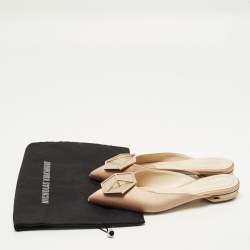 مملوكة مسبقًا صندل سلايد نيكولاس كيركوود عدن ساتان بيج مرصع بالكريستال مسطح مقاس 38