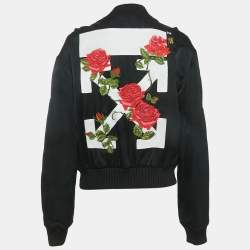 ممل�وكة مسبقًا جاكيت بومبر ساتان مطرز بالوردة والسهم أوف وايت أسود مقاس صغير (سمول)