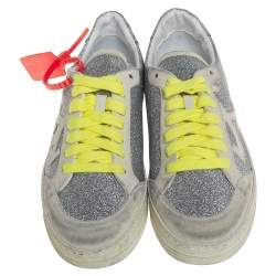 Pre Owned حذاء رياضي أوف وايت سي/أو فيرغيل ابلو ارو 2.0 رباط علوي ممزق سويدي و جلد غليتر فضي مقاس 38