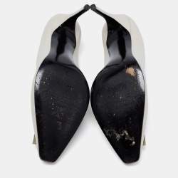 Pre Owned حذاء كعب عالي أوف وايت جلد رصاصي فاتح مزخرف بشكل سهم مقاس 40