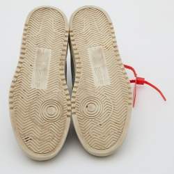 مملوكة مسبقًا Off-White Metallic Grey/Silver Suede and Glitter Arrow Low Top Sneakers Size 36