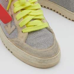 مملوكة مسبقًا Off-White Metallic Grey/Silver Suede and Glitter Arrow Low Top Sneakers Size 36