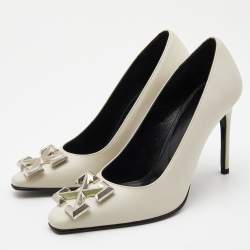 مملوكة مسبقًا Off-White Cream Leather Arrow Embellished Pumps Size 36