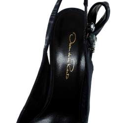 Pre Owned صندل اوسكار دى لارينتا فتحة كعب جوليت زخرفة كريستال قماش حريري مضلع ناعم فايي أزرق مقاس 39.5