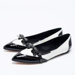 Pre Owned حذاء باليرينا فلات أوسكار دي لا رنتا هينيت جلد بروغي أسود / أبيض لامع مقاس 39