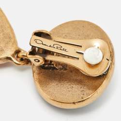 Pre Owned Oscar de la renta Carved Resin Gold Tone Clip-On Drop Earrings