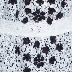 Pre Owned قفطان أوسكار دي لا رنتا دانتيل أبيض مزين بحزام مزين بالزهور مقاس متوسط - ميديوم