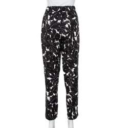 Pre Owned Oscar de la Renta Monochrome Floral Printed Silk Tapered Leg Pants M