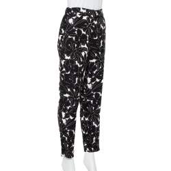 Pre Owned Oscar de la Renta Monochrome Floral Printed Silk Tapered Leg Pants M
