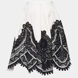 Pre Owned Oscar de la Renta Monochrome Silk Lace Applique Pleated Skirt M