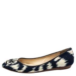مملوكة مسبقًا Oscar de la Renta Navy Blue/White Printed Canvas Embellished Ballets Flats Size 38.5