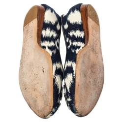 مملوكة مسبقًا Oscar de la Renta Navy Blue/White Printed Canvas Embellished Ballets Flats Size 38.5