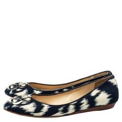 مملوكة مسبقًا Oscar de la Renta Navy Blue/White Printed Canvas Embellished Ballets Flats Size 38.5